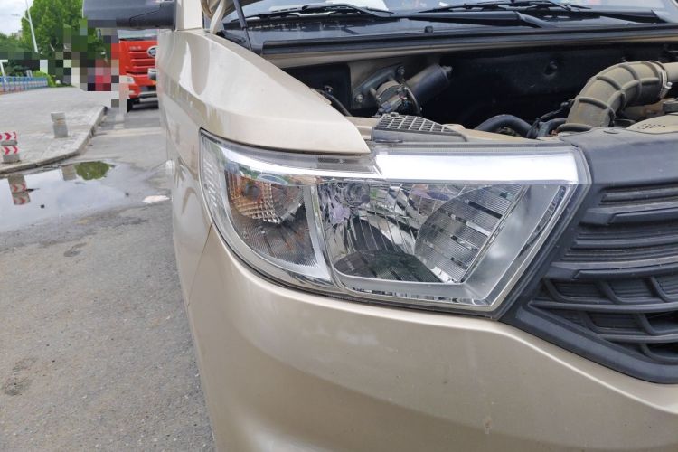 Used Wuling Hongguang V 2022 1.5L Jingqu Edition Electric-Assist LAR Right Front Headlight