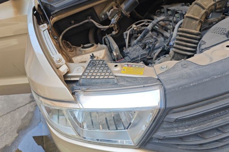 Used Wuling Hongguang V 2022 1.5L Jingqu Version Hydraulic Power Steering LAR Right Front Headlight