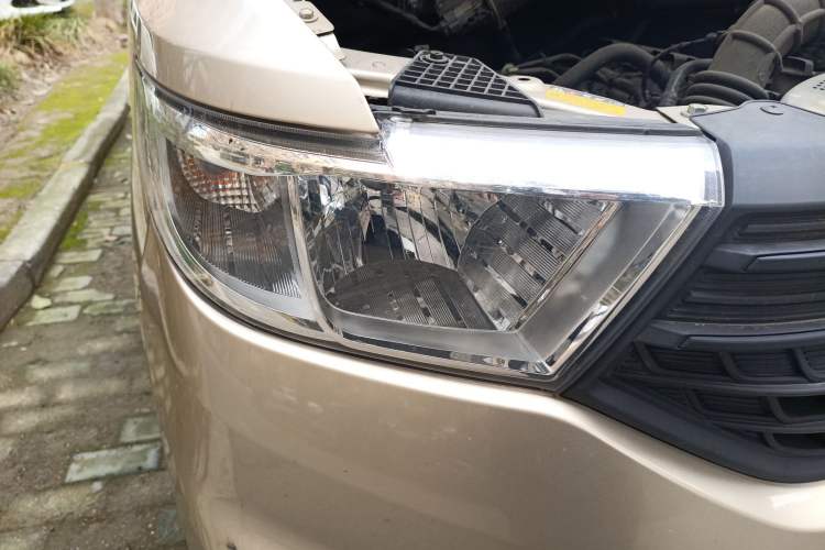 Used Wuling Hongguang V 2022 1.5L Jingqu Version Hydraulic Power Steering LAR Right Front Headlight