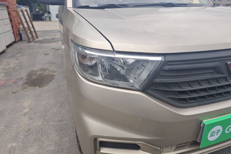 Used Wuling Hongguang V 2022 1.5L Enjoy Edition Hydraulic Power Steering LAR Right Front Headlight