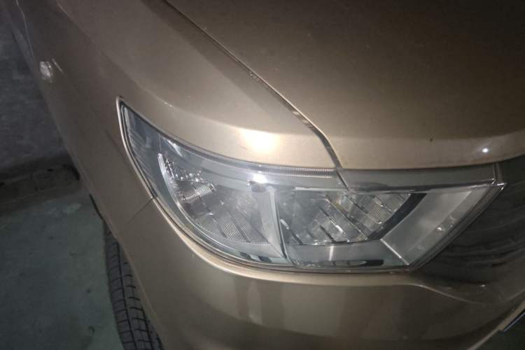 Used Wuling Hongguang V 2022 1.5L Jingqu Edition Electric-Assist LAR Right Front Headlight
