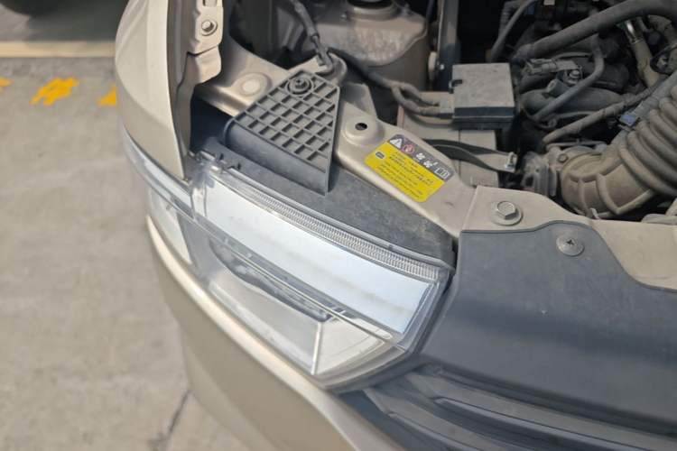 Used Wuling Hongguang V 2022 1.5L Jingqu Version Hydraulic Power Steering LAR Right Front Headlight