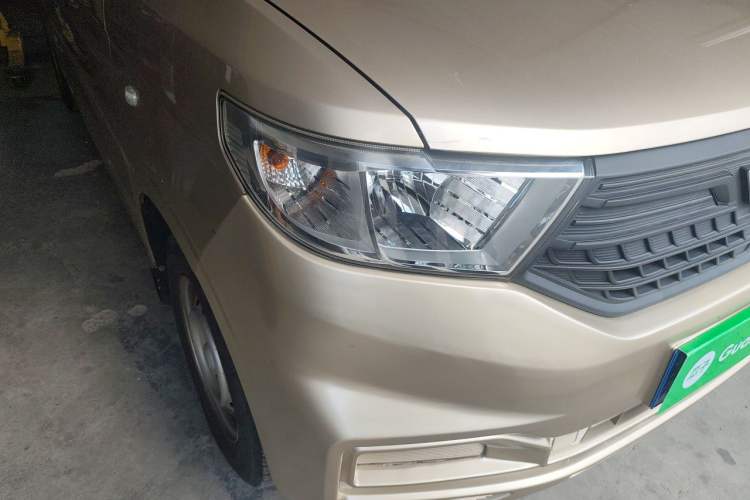 Used Wuling Hongguang V 2022 1.5L Jingqu Edition Electric-Assist LAR Right Front Headlight