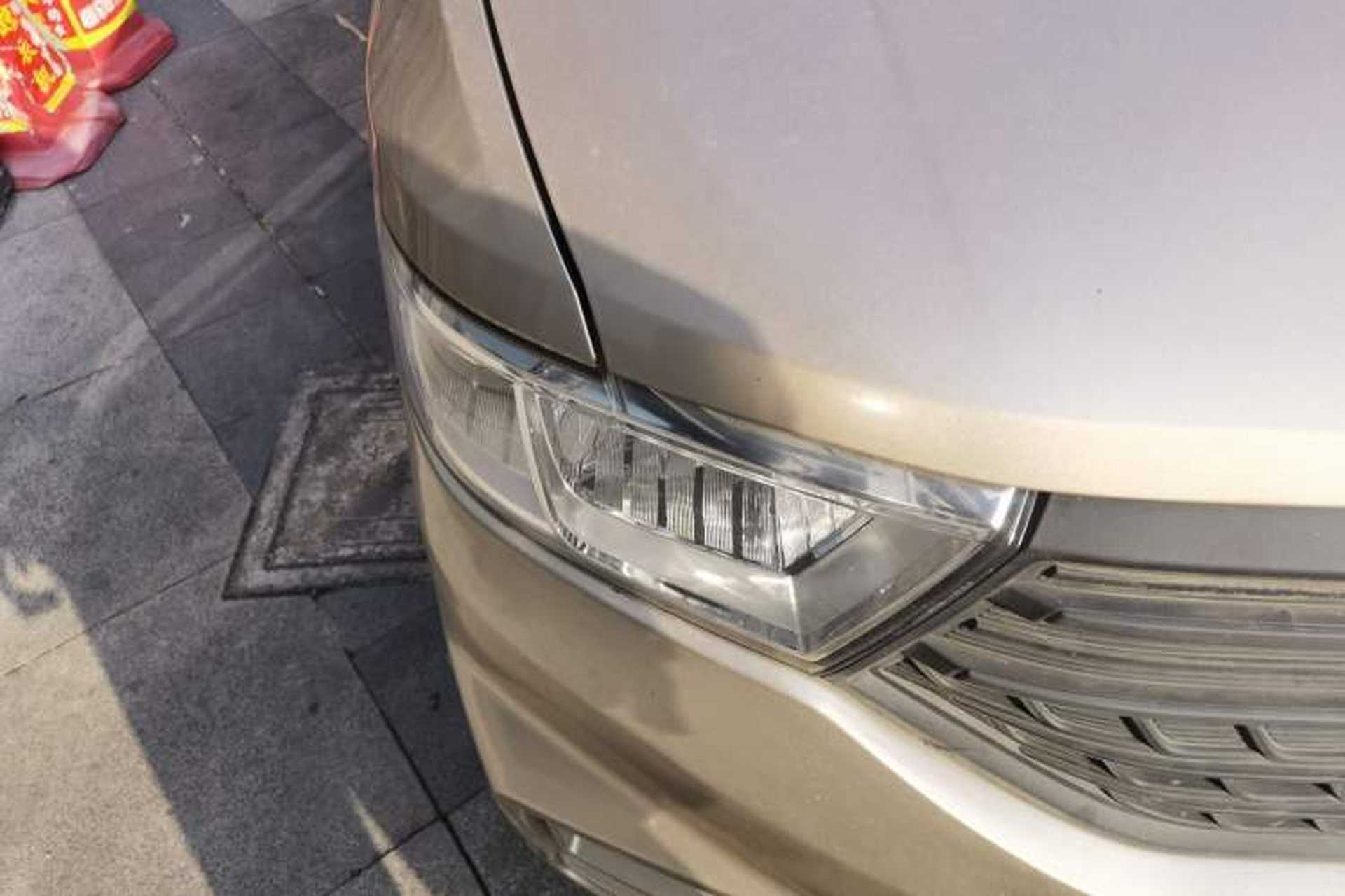 Used Wuling Hongguang V 2022 1.5L Jingqu Edition Electric-Assist LAR Right Front Headlight