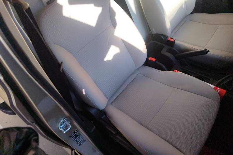 Used Wuling Hongguang V 2022 1.5L Jingqu Edition Enclosed-Window Vehicle with Electric Power Steering LAR Right Front Seat