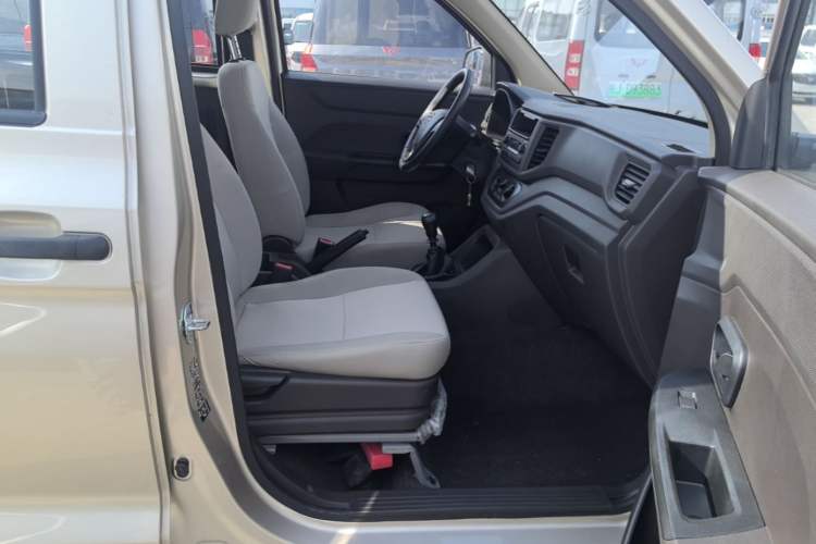 Used Wuling Hongguang V 2022 1.5L Jingqu Edition Electric-Assist LAR Right Front Seat