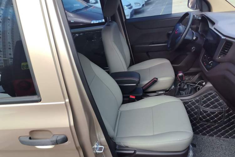 Used Wuling Hongguang V 2022 1.5L Jingqu Edition Electric-Assist LAR Right Front Seat