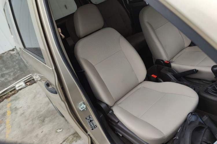 Used Wuling Hongguang V 2022 1.5L Jingqu Version Hydraulic Power Steering LAR Right Front Seat