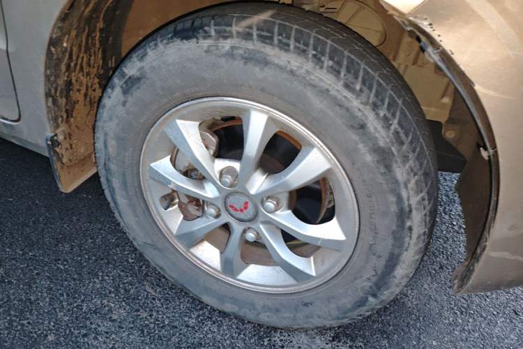 Used Wuling Hongguang V 2022 1.5L Jingqu Edition Electric-Assist LAR Right Front Wheel Hub