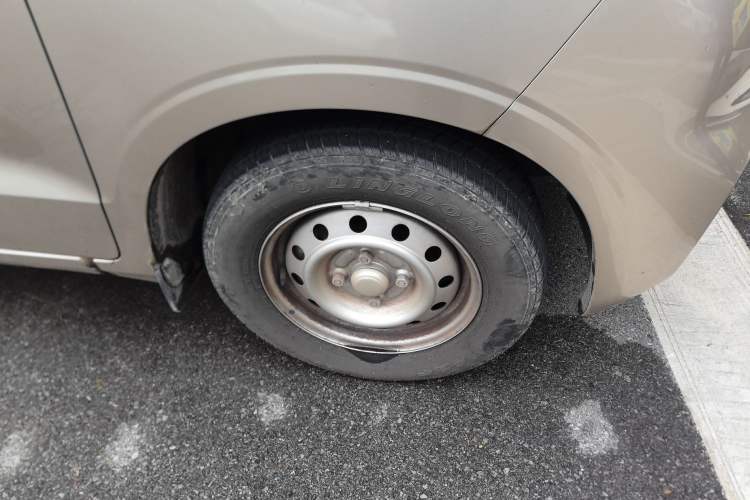 Used Wuling Hongguang V 2022 1.5L Jingqu Version Hydraulic Power Steering LAR Right Front Wheel Hub