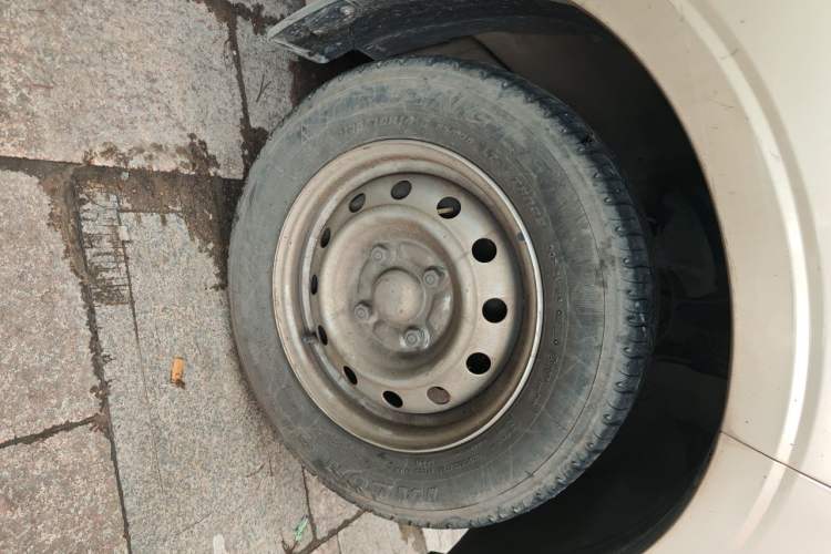 Used Wuling Hongguang V 2022 1.5L Jingqu Version Hydraulic Power Steering LAR Right Front Wheel Hub