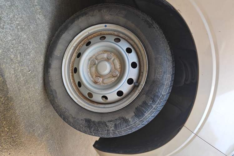 Used Wuling Hongguang V 2022 1.5L Jingqu Version Hydraulic Power Steering LAR Right Front Wheel Hub