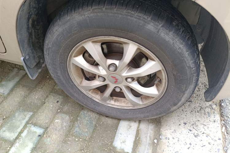 Used Wuling Hongguang V 2022 1.5L Jingqu Version Hydraulic Power Steering LAR Right Front Wheel Hub