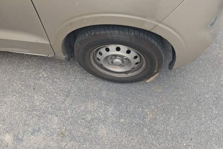 Used Wuling Hongguang V 2022 1.5L Enjoy Edition Hydraulic Power Steering LAR Right Front Wheel Hub