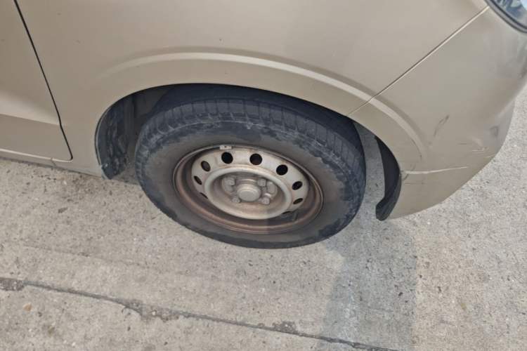 Used Wuling Hongguang V 2022 1.5L Jingqu Version Hydraulic Power Steering LAR Right Front Wheel Hub