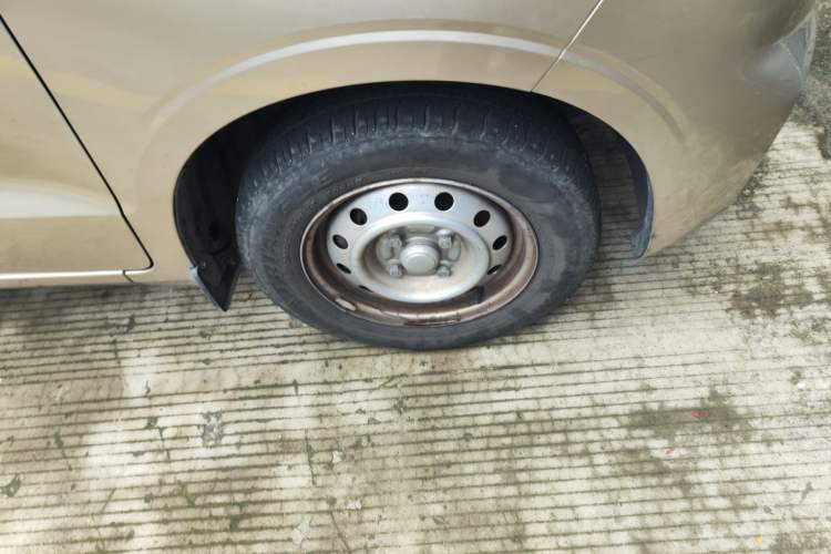 Used Wuling Hongguang V 2022 1.5L Jingqu Version Hydraulic Power Steering LAR Right Front Wheel Hub