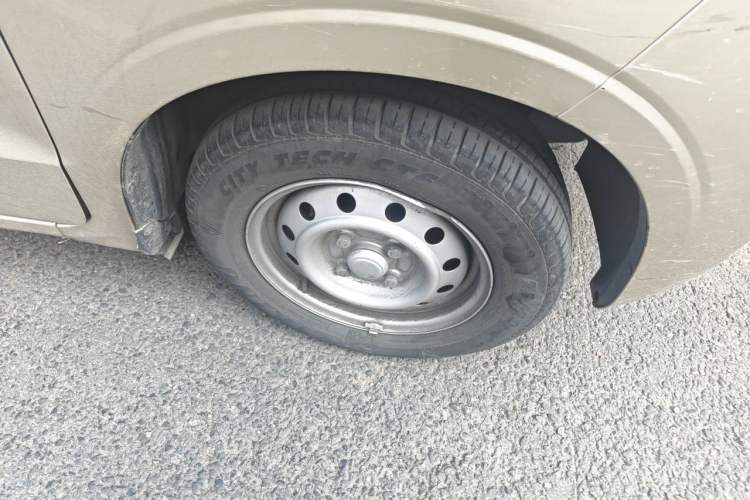 Used Wuling Hongguang V 2022 1.5L Jingqu Version Hydraulic Power Steering LAR Right Front Wheel Hub