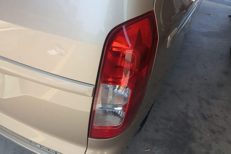 Used Wuling Hongguang V 2022 1.5L Enjoy Edition Hydraulic Power Steering LAR Right Rear Taillight