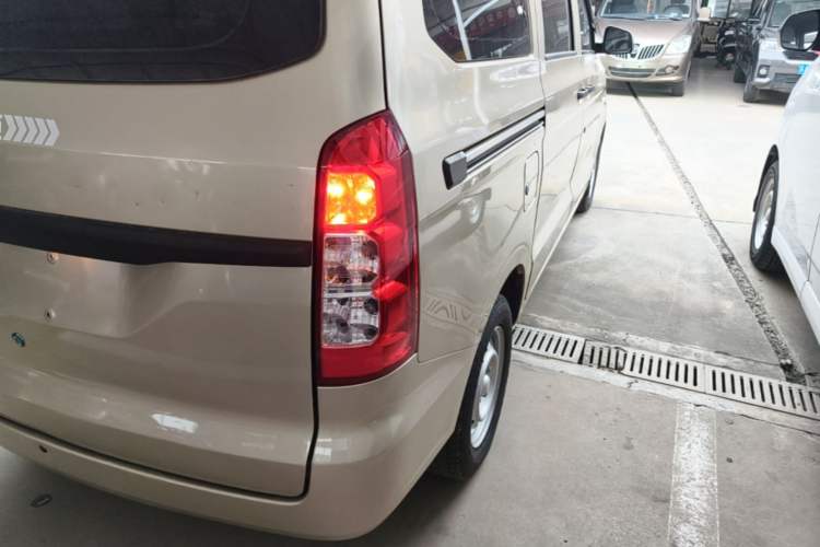 Used Wuling Hongguang V 2022 1.5L Jingqu Version Hydraulic Power Steering LAR Right Rear Taillight