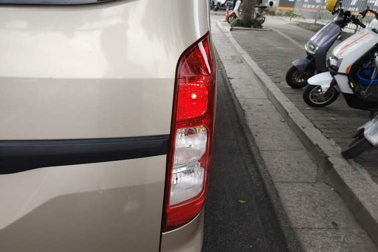 Used Wuling Hongguang V 2022 1.5L Jingqu Edition Electric-Assist LAR Right Rear Taillight