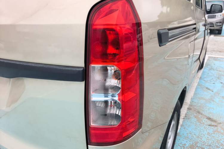 Used Wuling Hongguang V 2022 1.5L Jingqu Edition Electric-Assist LAR Right Rear Taillight