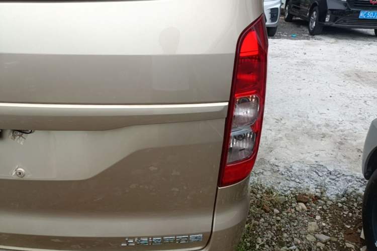 Used Wuling Hongguang V 2022 1.5L Enjoy Edition Electric-Powered LAR Right Rear Taillight