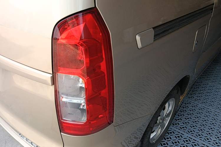 Used Wuling Hongguang V 2022 1.5L Enjoy Edition Hydraulic Power Steering LAR Right Rear Taillight