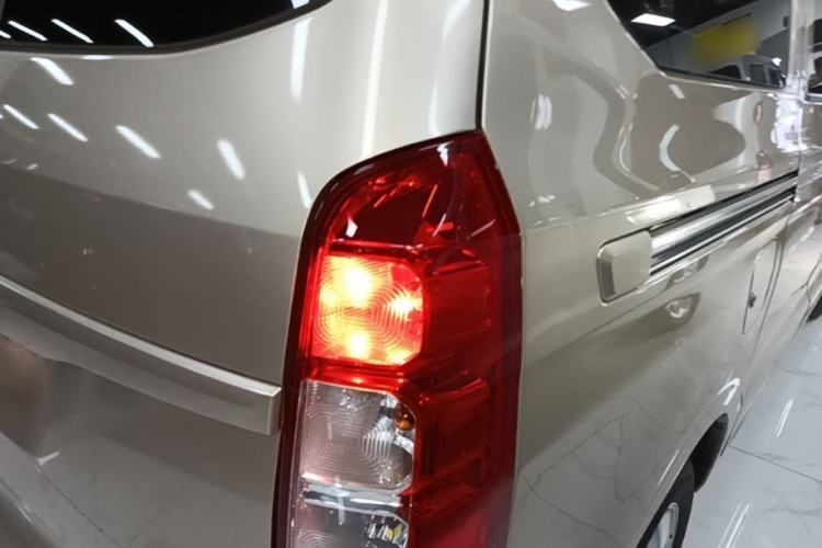 Used Wuling Hongguang V 2022 1.5L Enjoy Edition Electric-Powered LAR Right Rear Taillight
