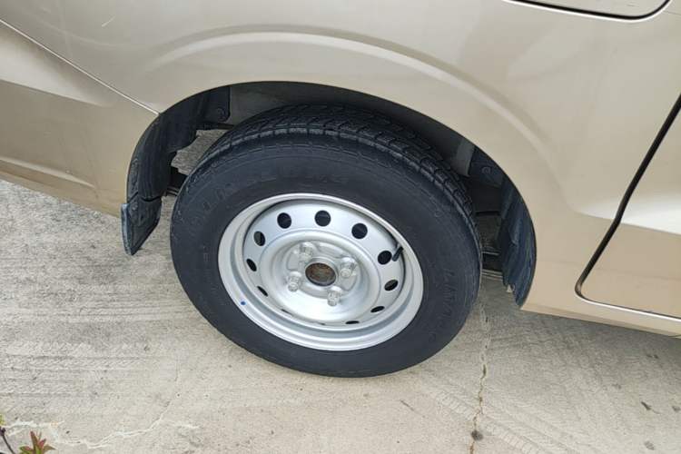 Used Wuling Hongguang V 2022 1.5L Enjoy Edition Hydraulic Power Steering LAR Right Rear Wheel Hub