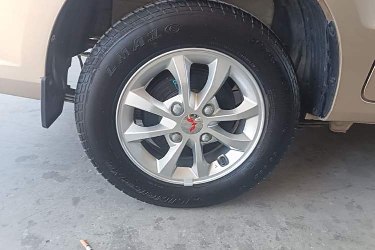 Used Wuling Hongguang V 2022 1.5L Enjoy Edition Hydraulic Power Steering LAR Right Rear Wheel Hub