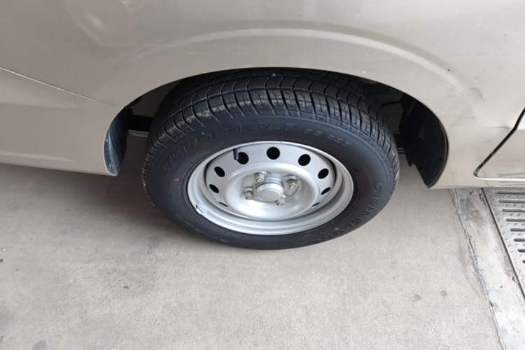 Used Wuling Hongguang V 2022 1.5L Jingqu Version Hydraulic Power Steering LAR Right Rear Wheel Hub