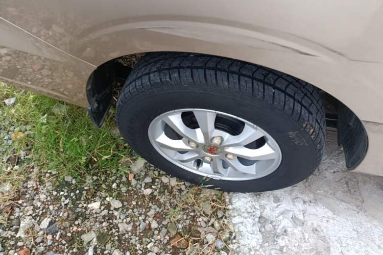 Used Wuling Hongguang V 2022 1.5L Enjoy Edition Electric-Powered LAR Right Rear Wheel Hub