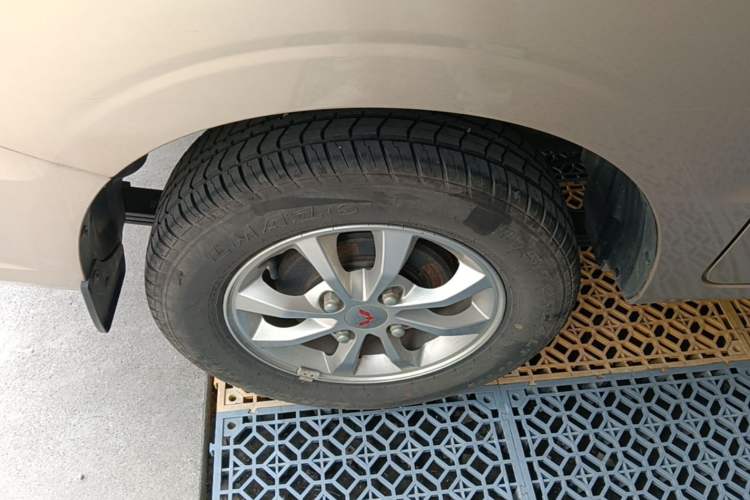 Used Wuling Hongguang V 2022 1.5L Enjoy Edition Hydraulic Power Steering LAR Right Rear Wheel Hub