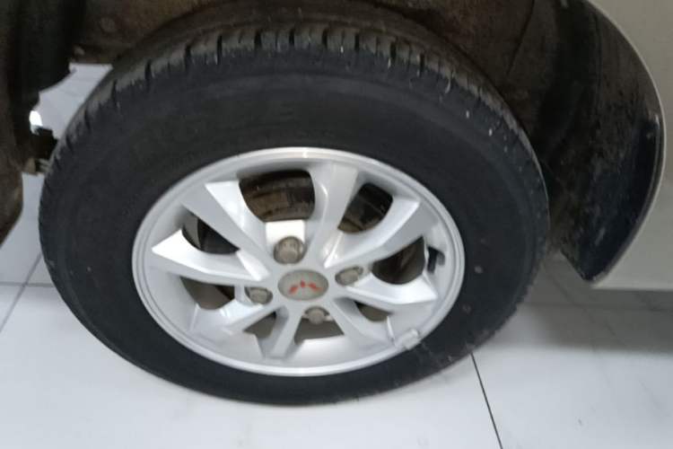 Used Wuling Hongguang V 2022 1.5L Enjoy Edition Electric-Powered LAR Right Rear Wheel Hub