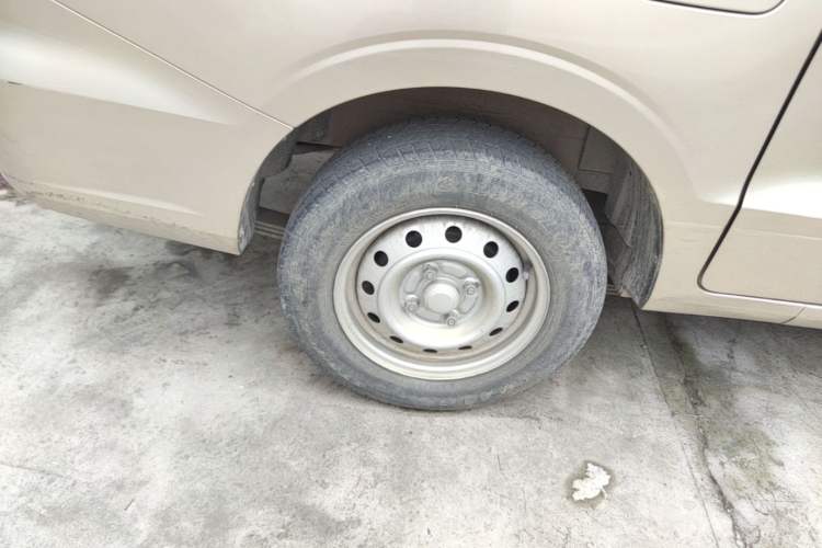 Used Wuling Hongguang V 2022 1.5L Jingqu Version Hydraulic Power Steering LAR Right Rear Wheel Hub