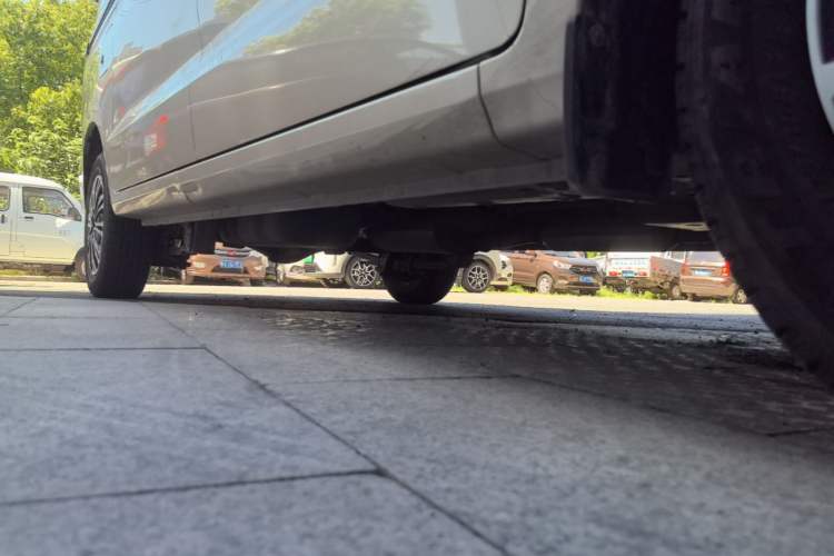 Used Wuling Hongguang V 2022 1.5L Jingqu Edition Electric-Assist LAR Right Side Sill