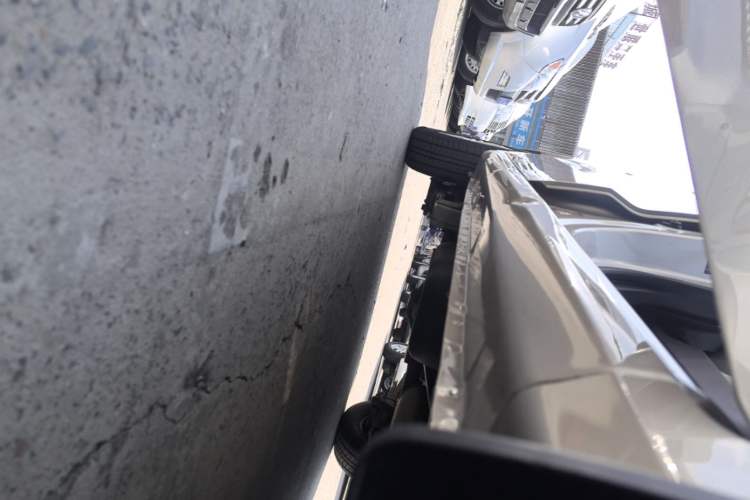 Used Wuling Hongguang V 2022 1.5L Jingqu Edition Electric-Assist LAR Right Side Sill