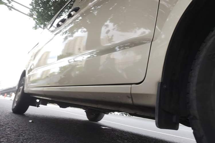Used Wuling Hongguang V 2022 1.5L Jingqu Edition Electric-Assist LAR Right Side Sill