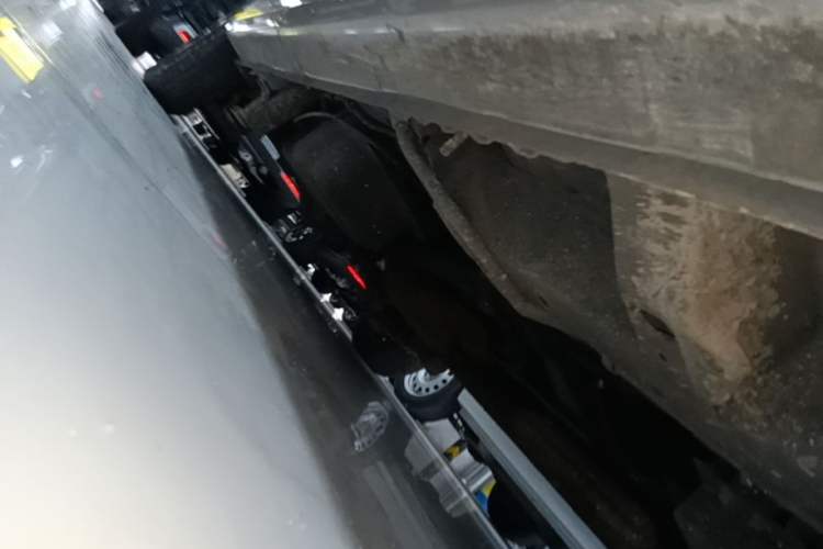 Used Wuling Hongguang V 2022 1.5L Enjoy Edition Electric-Powered LAR Right Side Sill