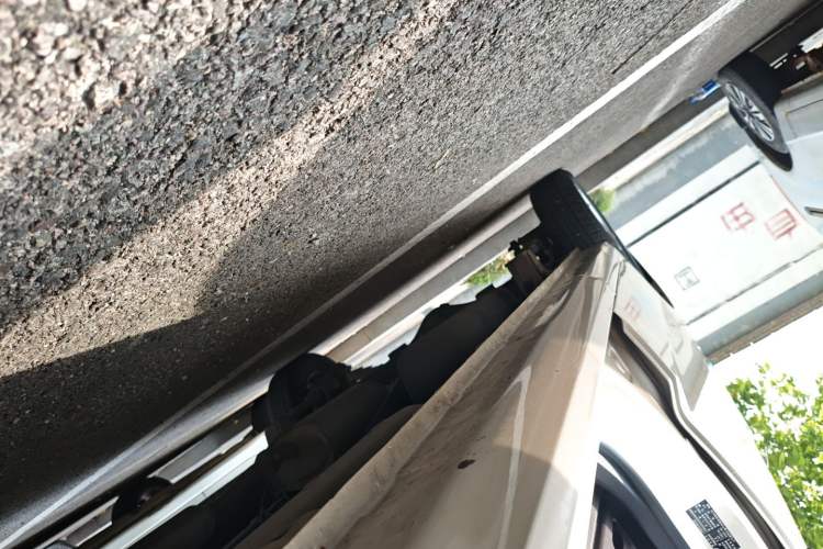 Used Wuling Hongguang V 2022 1.5L Jingqu Edition Electric-Assist LAR Right Side Sill