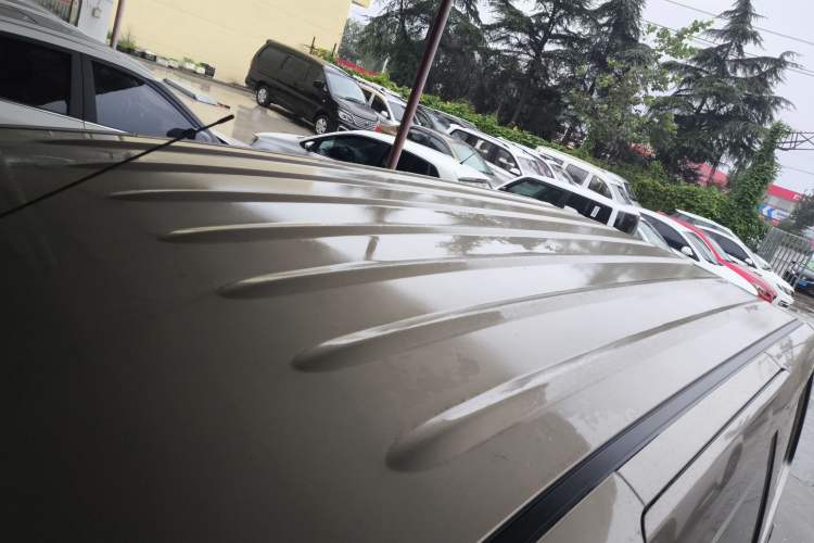 Used Wuling Hongguang V 2022 1.5L Jingqu Edition Enclosed-Window Vehicle with Hydraulic Power Steering LAR Roof