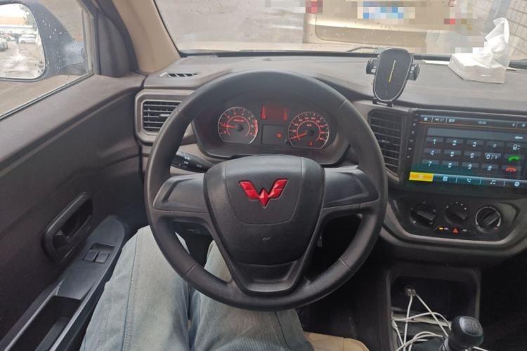 Used Wuling Hongguang V 2022 1.5L Jingqu Edition Enclosed-Window Vehicle with Hydraulic Power Steering LAR Steering Wheel