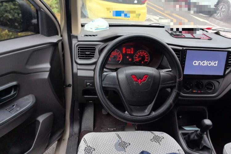 Used Wuling Hongguang V 2022 1.5L Jingqu Version Hydraulic Power Steering LAR Steering Wheel