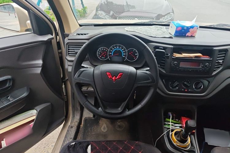 Used Wuling Hongguang V 2022 1.5L Jingqu Edition Electric-Assist LAR Steering Wheel