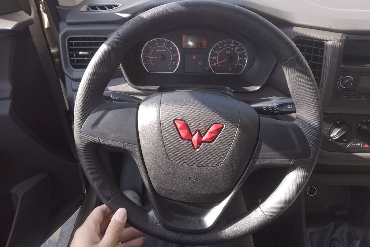 Used Wuling Hongguang V 2022 1.5L Jingqu Edition Electric-Assist LAR Steering Wheel
