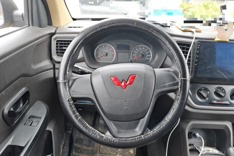 Used Wuling Hongguang V 2022 1.5L Jingqu Edition Electric-Assist LAR Steering Wheel