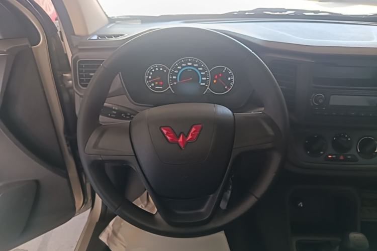 Used Wuling Hongguang V 2022 1.5L Enjoy Edition Hydraulic Power Steering LAR Steering Wheel