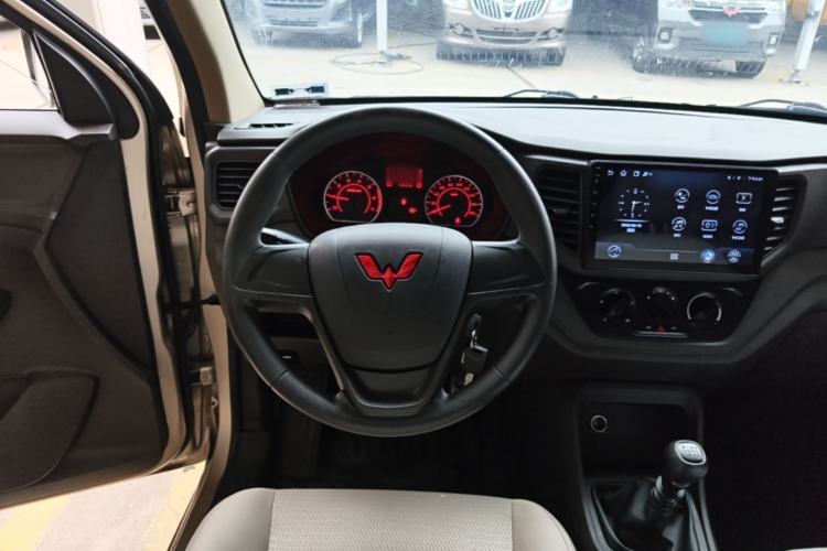 Used Wuling Hongguang V 2022 1.5L Jingqu Version Hydraulic Power Steering LAR Steering Wheel