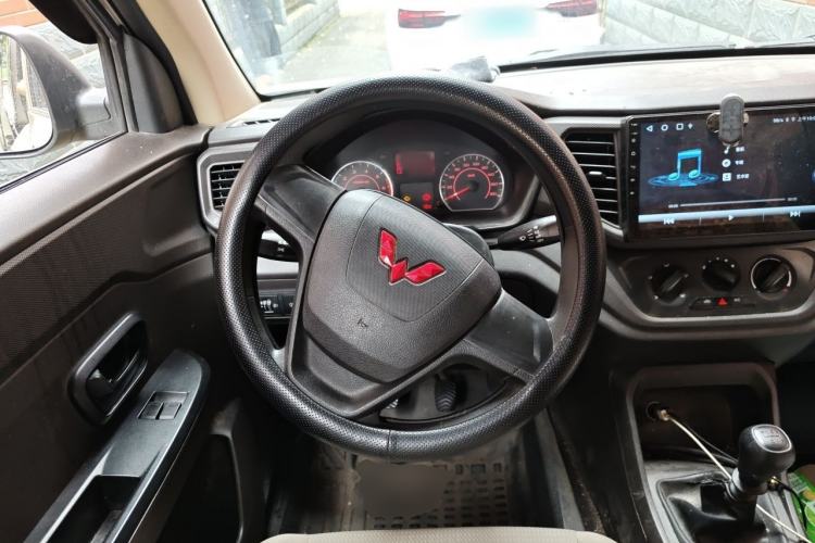 Used Wuling Hongguang V 2022 1.5L Jingqu Edition Electric-Assist LAR Steering Wheel