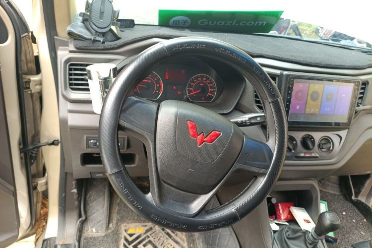Used Wuling Hongguang V 2022 1.5L Jingqu Version Hydraulic Power Steering LAR Steering Wheel